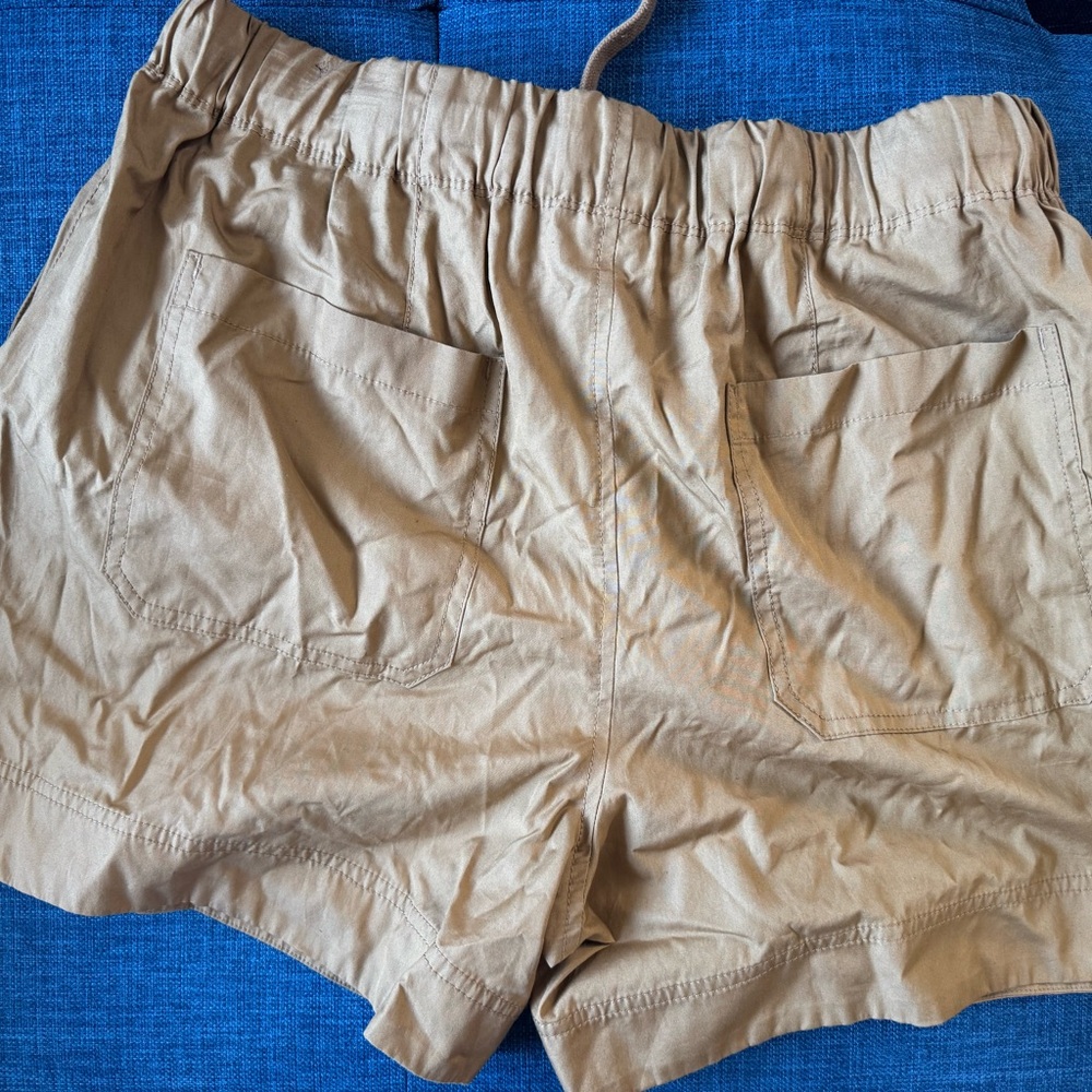 NEW WITHOUT TAGS Vince Khaki Drawstring Shorts: SIZE LARGE - Picture 3 of 3